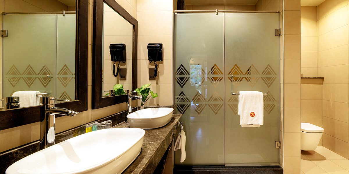 speke resort munyonyo - Junior suite -wash room