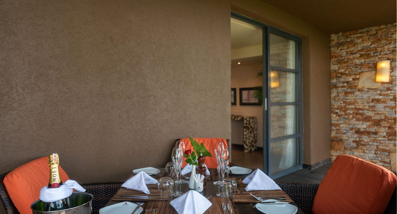 Lake shore view dining