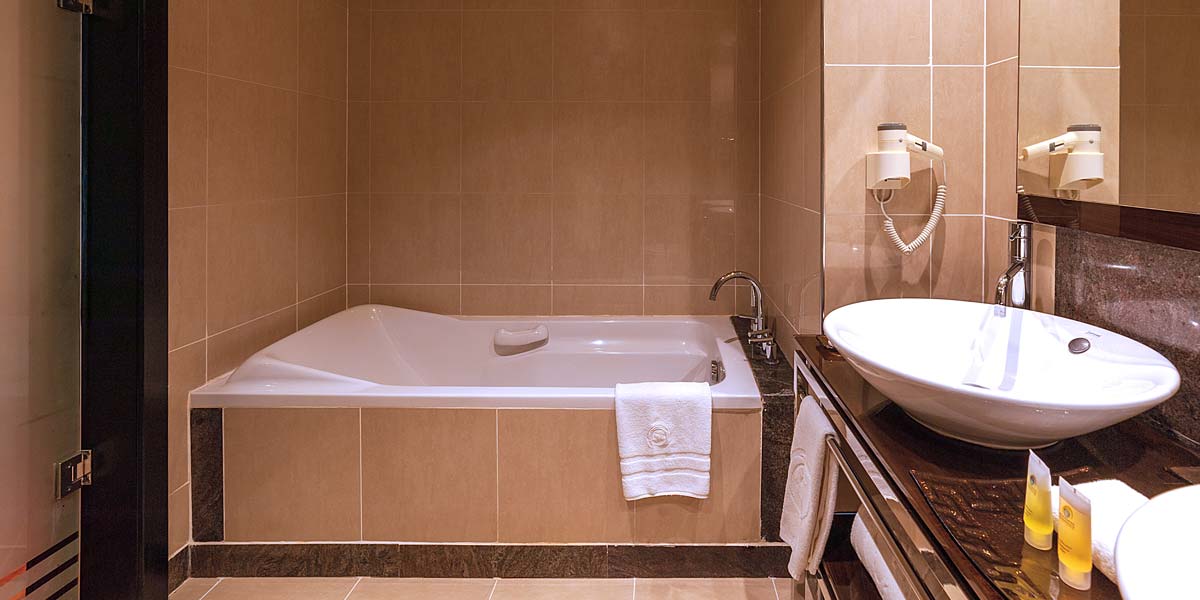 Speke Resort Munyonyo executive suite