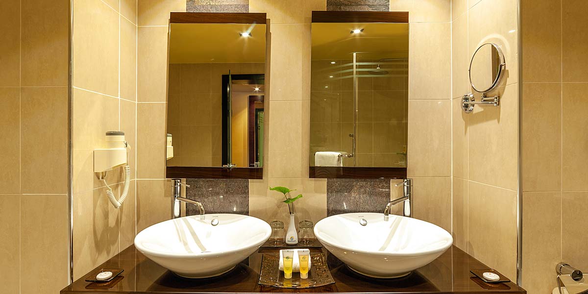 Speke Resort Munyonyo executive suite